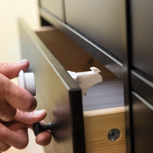 Набір Hafele прихованих дверних магнітних замків 253.50.020 3 шт Білий