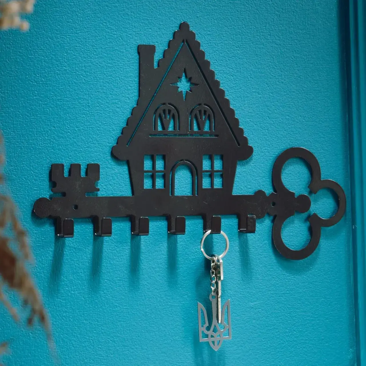 Ключниця настінна металева, 31х21.5см, Колір "чорний", ключик-будиночок на 6 гачків