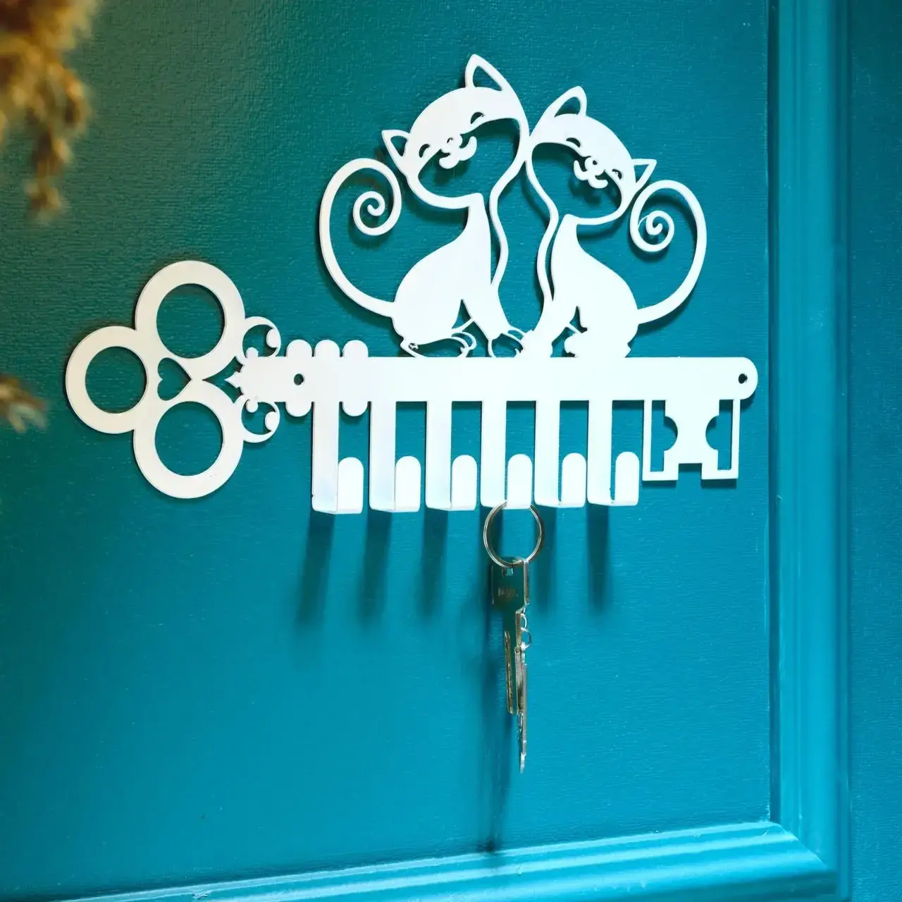 Ключниця настінна металева, 31х17.5см, Колір "білий", ключик-котики на 6 гачків