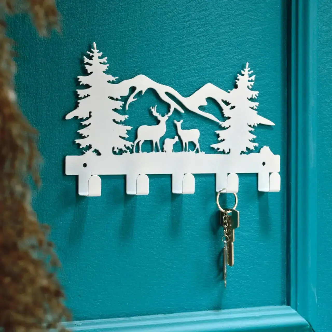 Ключница настенная металлическая, 27х15.5см, Цвет «белый», лес на 5 крючков