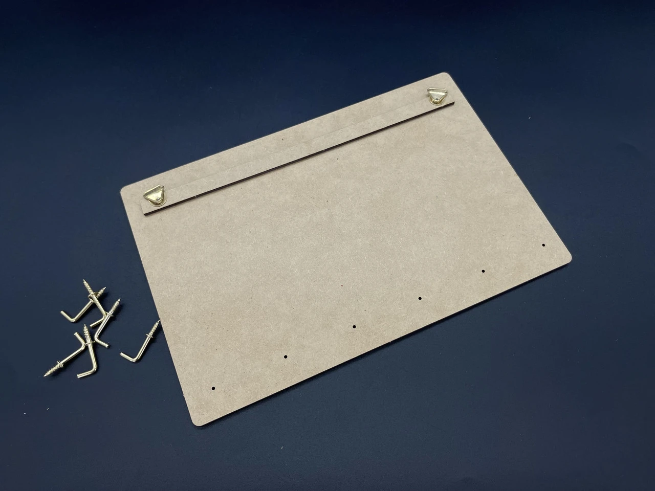 Ключниця настінна дерев'яна з УФ-друком, 22х15см, "Тут живе ЛЮБОВ", 6 гачків - 2