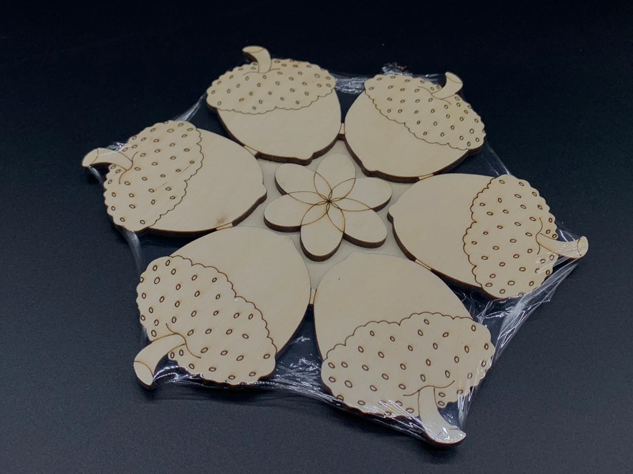 Підставка під гарячий посуд із дерева, 18см, Жолудь