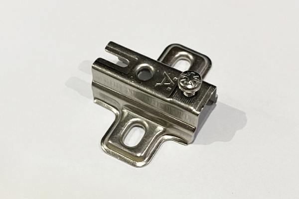 Монтажная планка METALLA 50 крестовая 4 мм сталь никелированная под еврошуруп 31198785