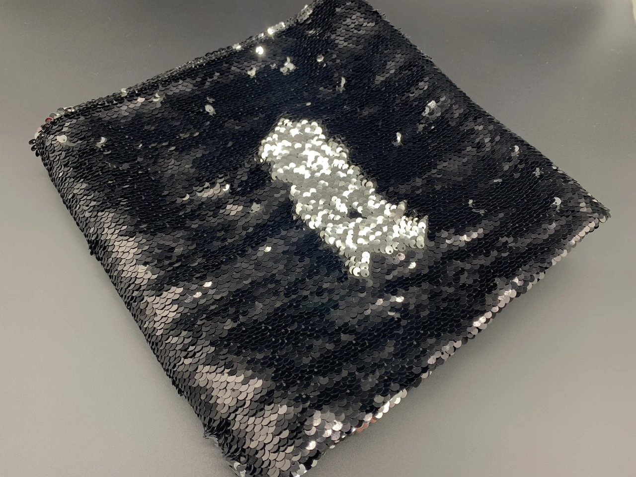 Ткань пайеточная, двусторонняя, Цвет «черно-серебристый» - 2