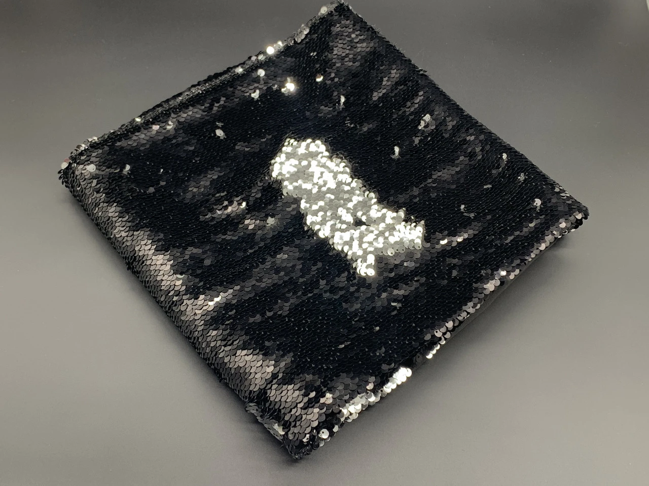 Ткань пайеточная, двусторонняя, Цвет «черно-серебристый»