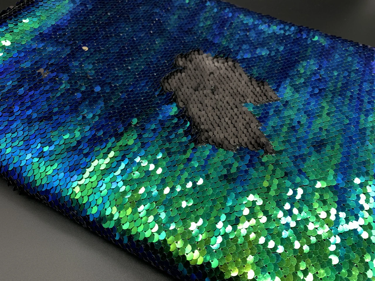 Ткань пайеточная, двусторонняя, Цвет «сине-зелено-черный»