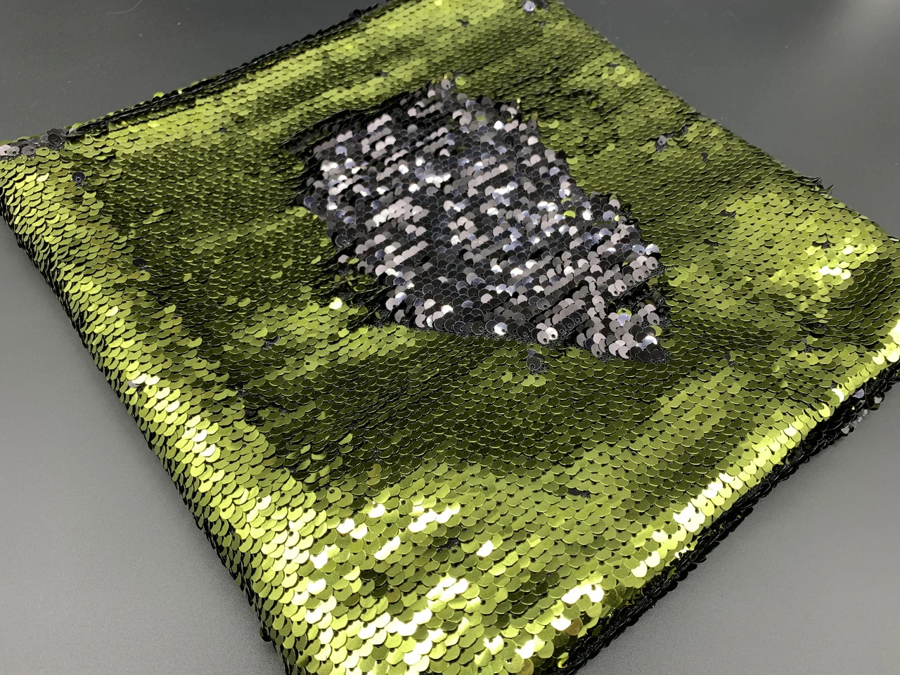 Ткань пайеточная, двусторонняя, Цвет «оливково-черный» - 2
