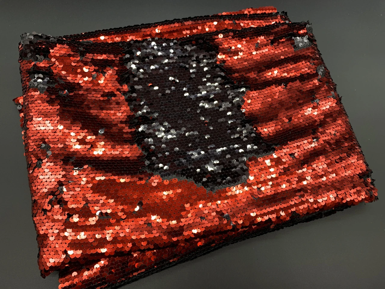 Ткань пайеточная, двусторонняя, Цвет «красно-черный» - 2