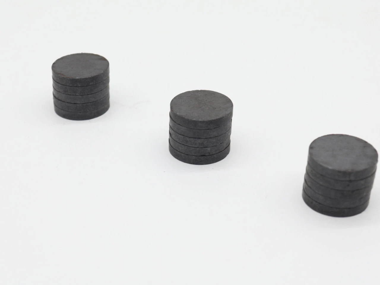 Магнит ферритовый, 18х4мм, Цвет «черный»