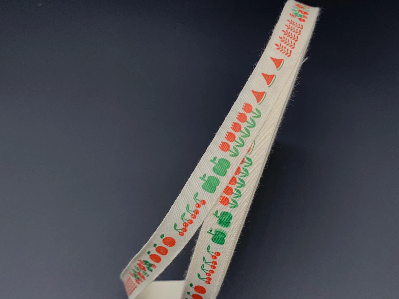 Стрічка декоративна з візерунком, "Квіточки і фрукти", 1,5см, Колір "бежевий"