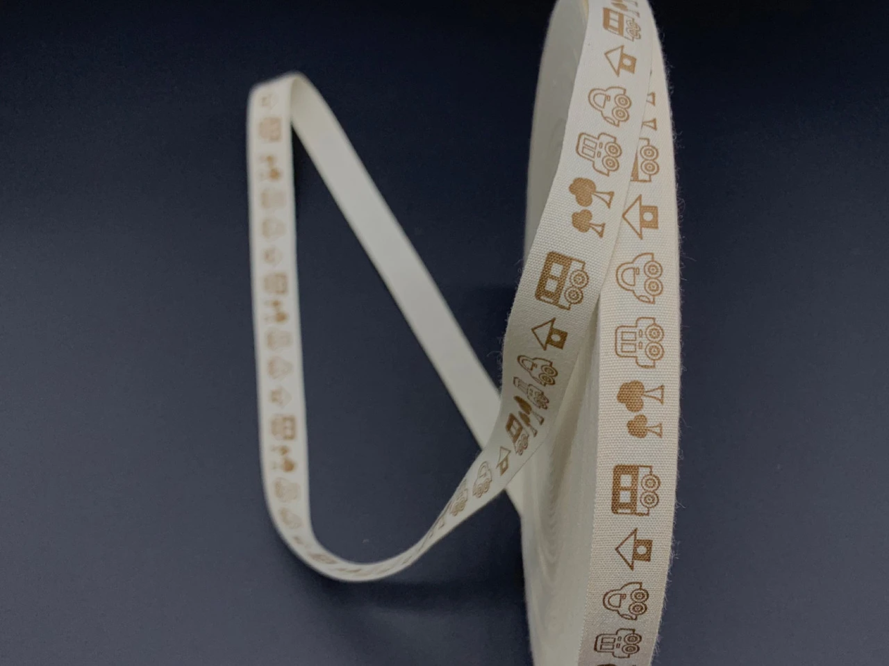 Стрічка декоративна з візерунком, "Машинки", 1,5см, Колір "бежевий"