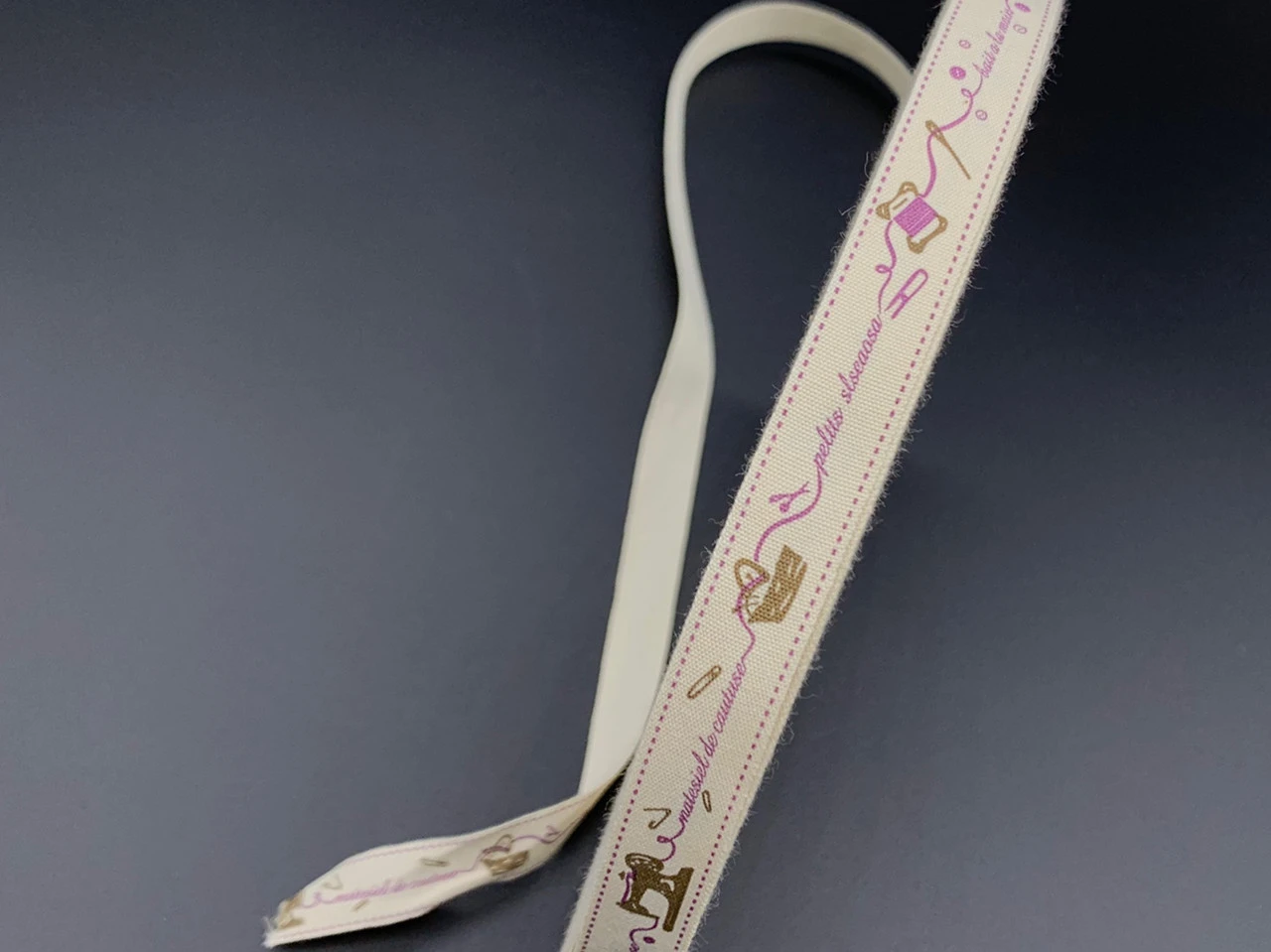 Стрічка декоративна з візерунком, "Швачка", 1,5см, Колір "бежевий"