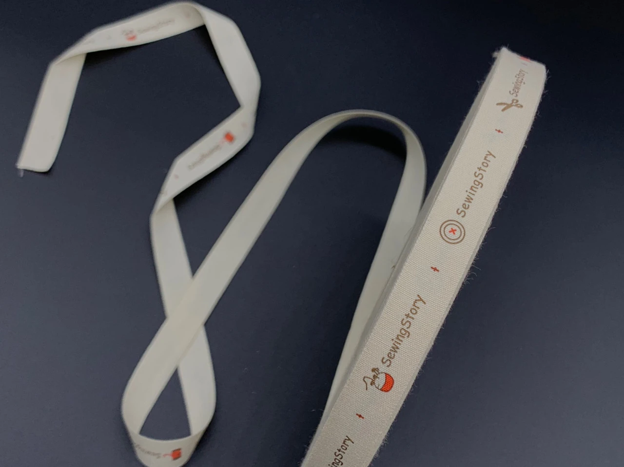 Стрічка декоративна з візерунком, "Sewing Story", 1,5см, Колір "бежевий"