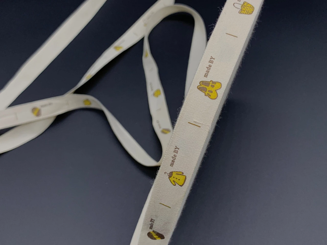 Стрічка декоративна з візерунком, "Made by", 1,5см, Колір "бежевий"