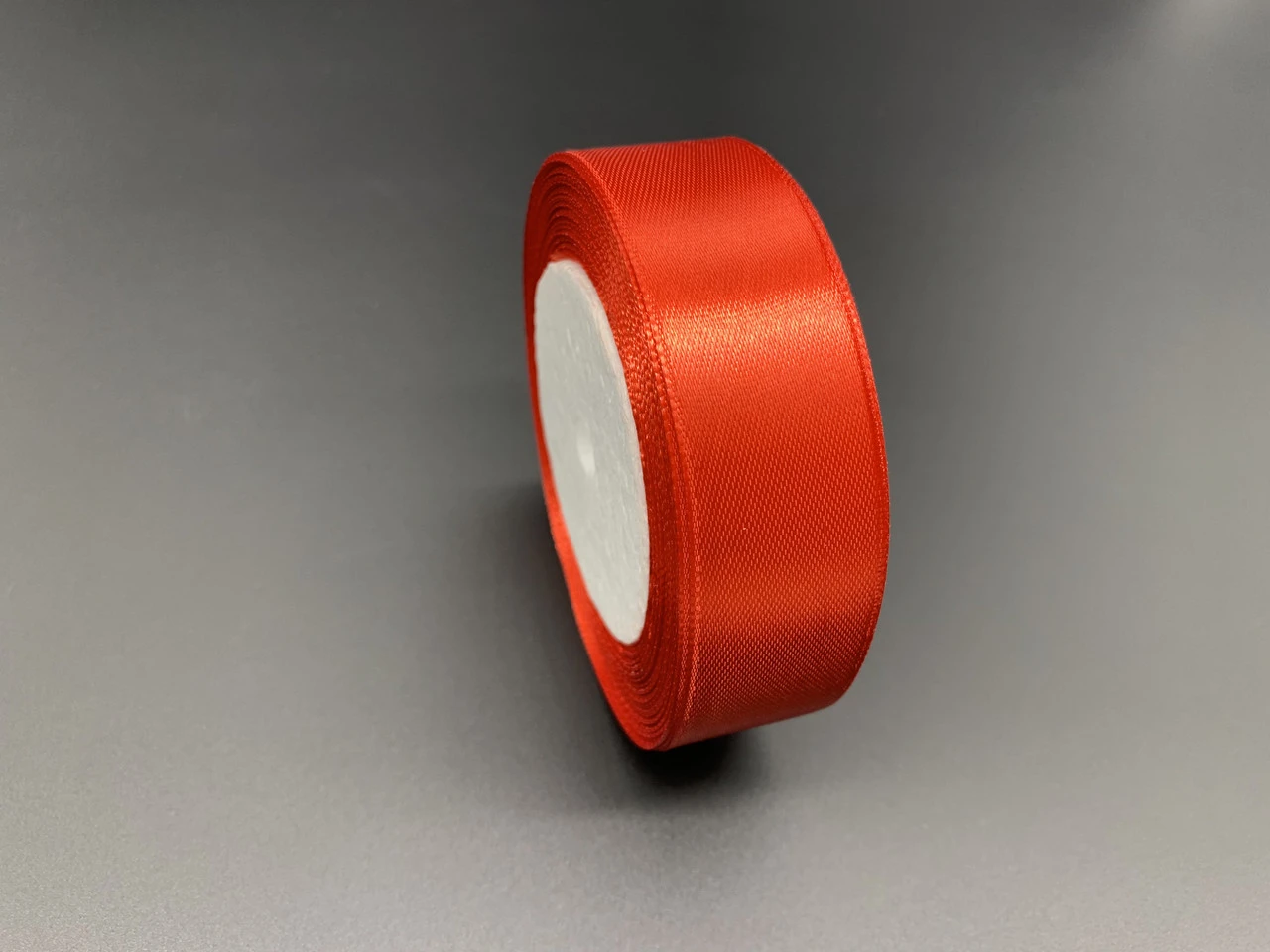 Стрічка атласна декоративна, 2,5см, 23м/рул, Колір "червоний"