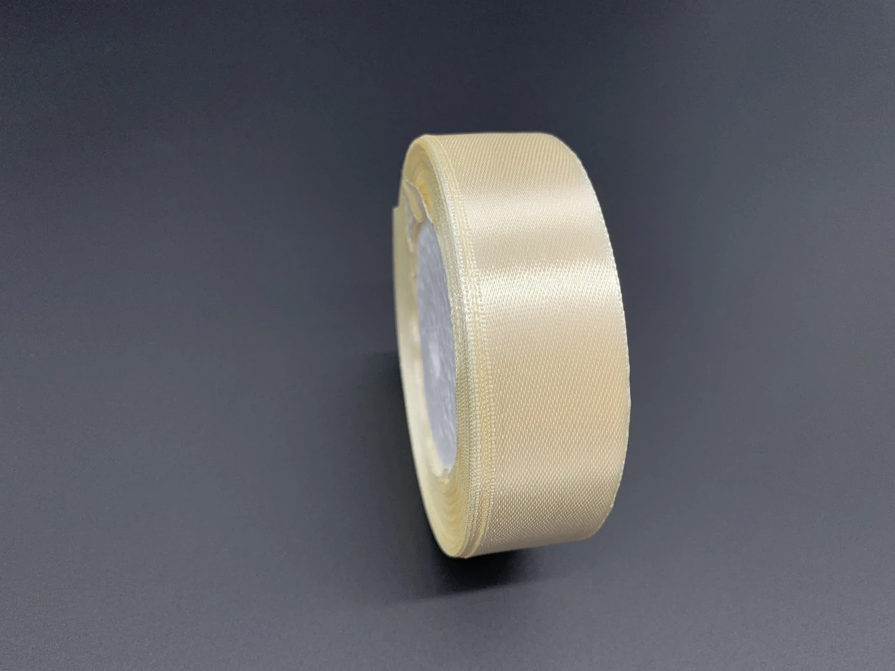 Стрічка атласна декоративна, 2,5см, 23м/рул, Колір "бежевий" - 2