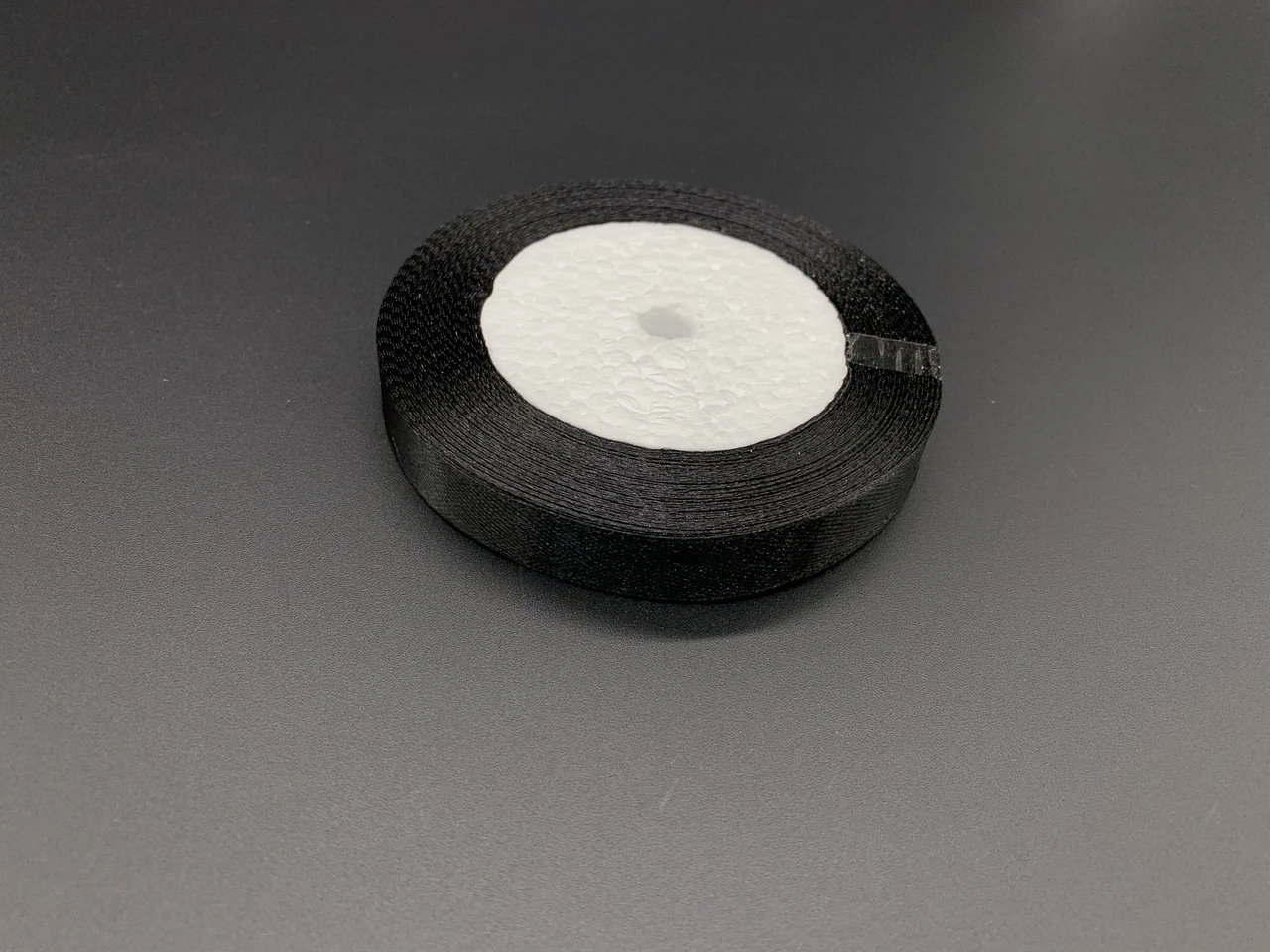 Стрічка атласна декоративна, 1,4см, 23м/рул, Колір "чорний"