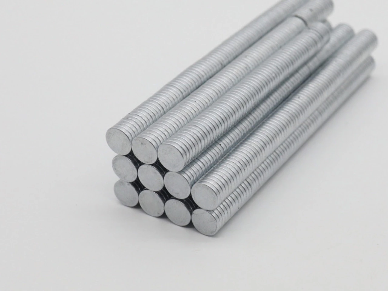 Магнит неодимовый, 8х1,5мм, Цвет «серебристый»