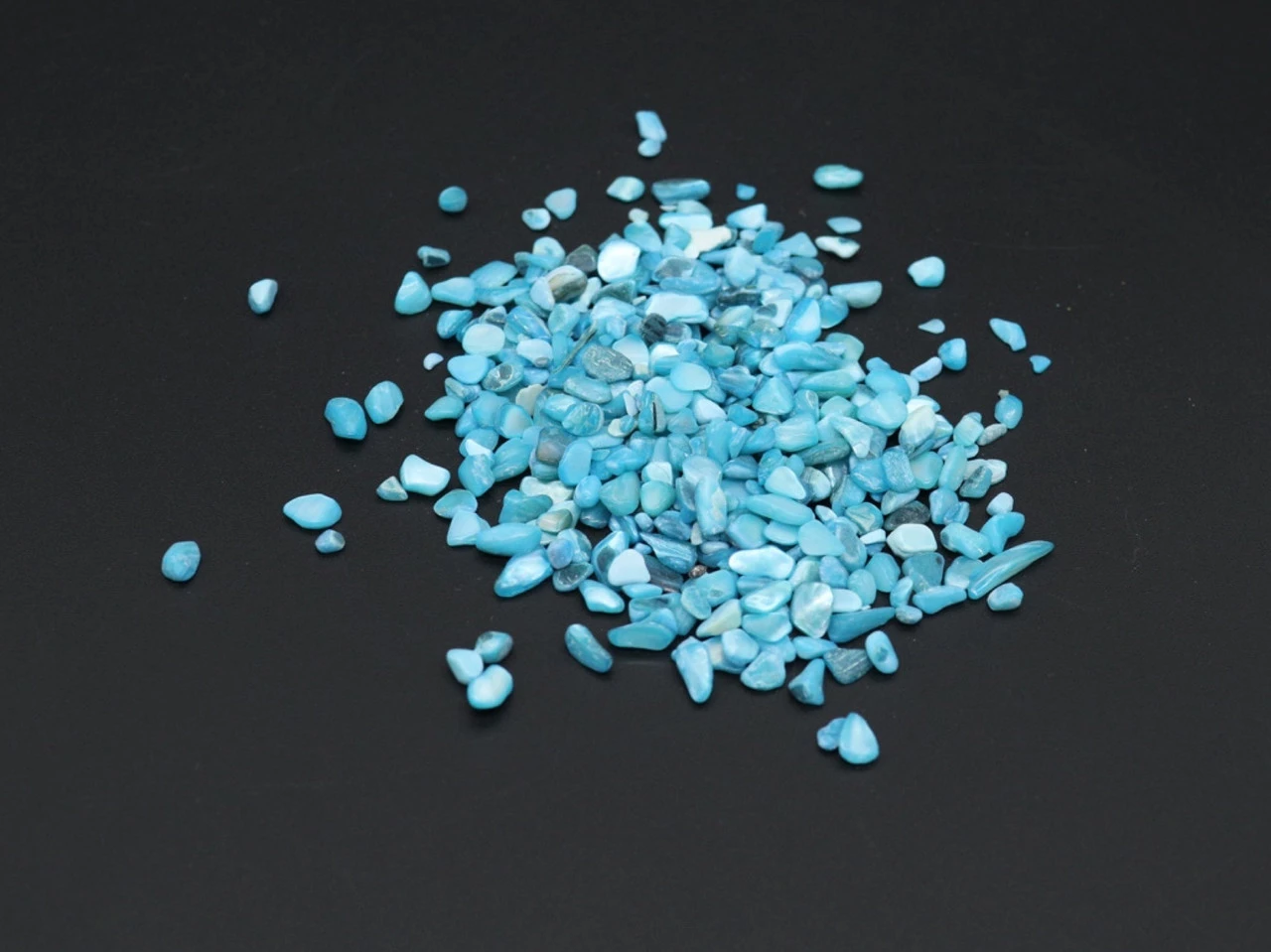 Камінчик декоративний, подріблений, полірований, 100 грам, Колір "блакитний"