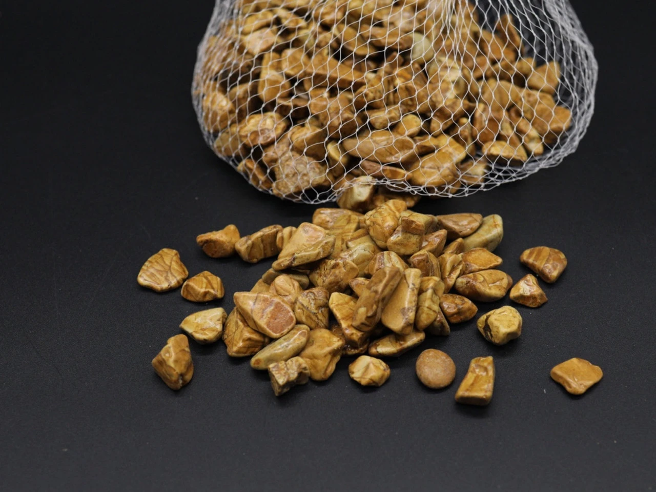 Камінчик декоративний, подріблений, полірований, 500 грам, Колір "коричневий"