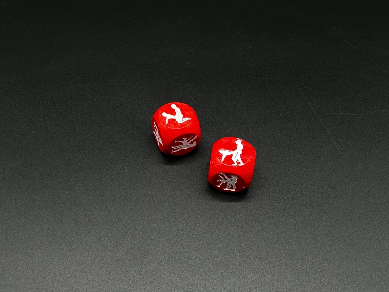 Гральні кубики кістки дерев'яні "Камасутра", 20 мм, Колір "червоний"