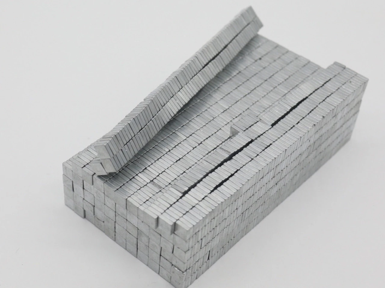 Магнит неодимовый, 5х5х1,5мм, Цвет «серебристый»