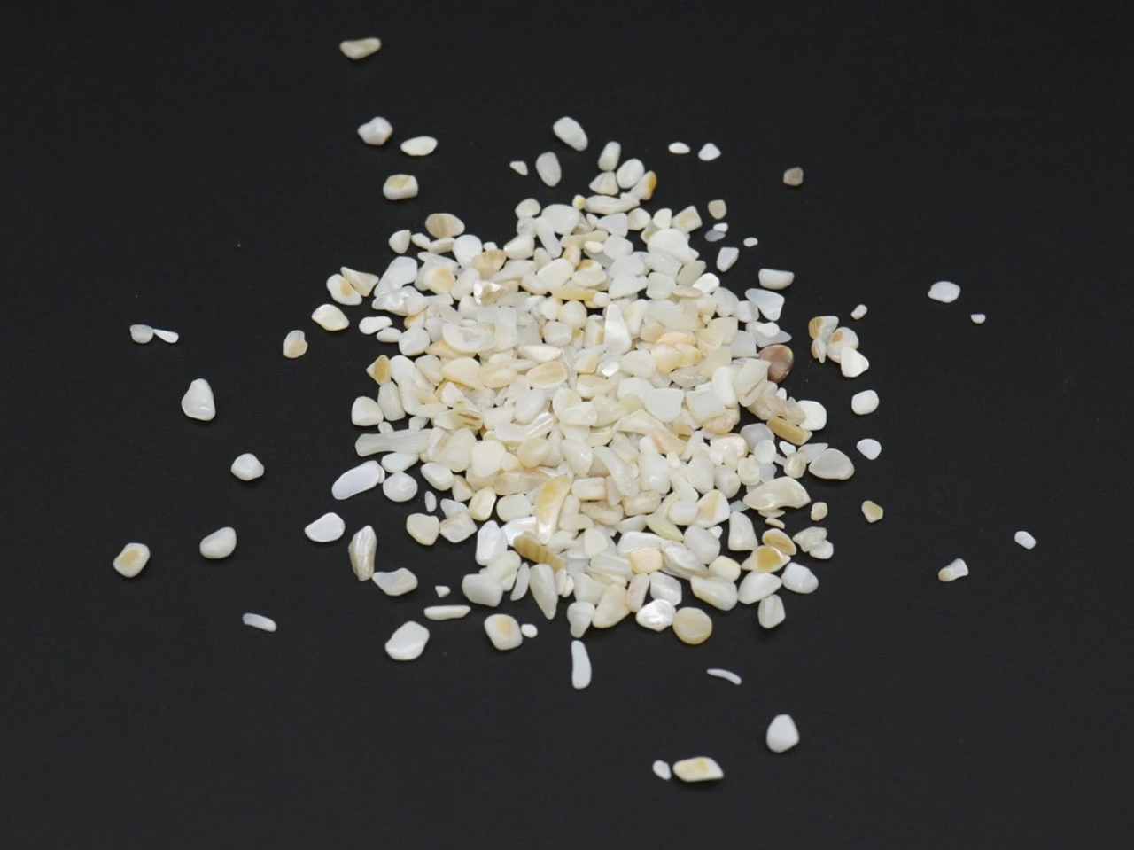 Камінчик декоративний, подріблений, полірований, 100 грам, Колір "білий"