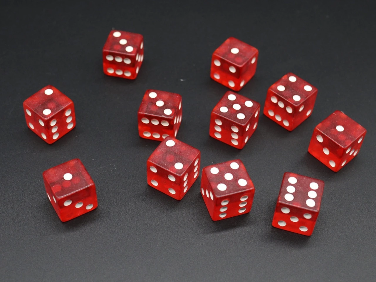 Гральні кубики кістки пластикові, 18 мм, Колір "червоний"