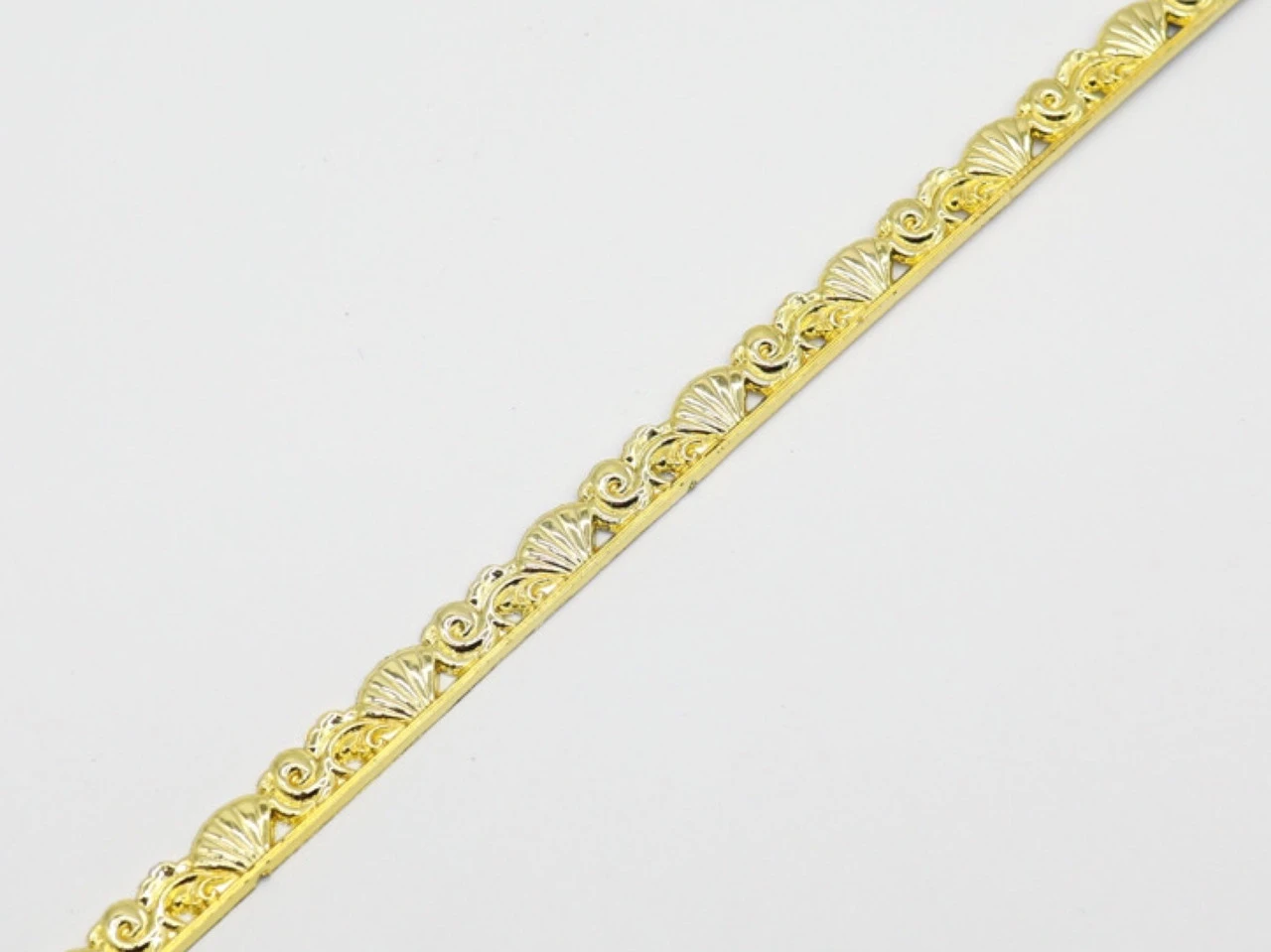 Молдинг ПВХ, декоративный мебельный, 9х500мм, Цвет «золотистый»