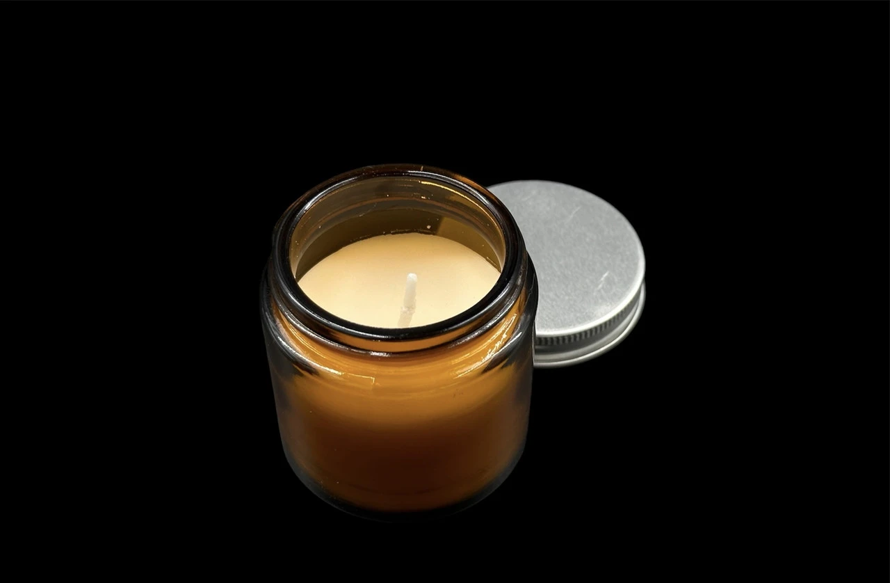 Аромасвічка соєва з ґнітом, аромат "Тютюн та лаврове листя", 65х62мм