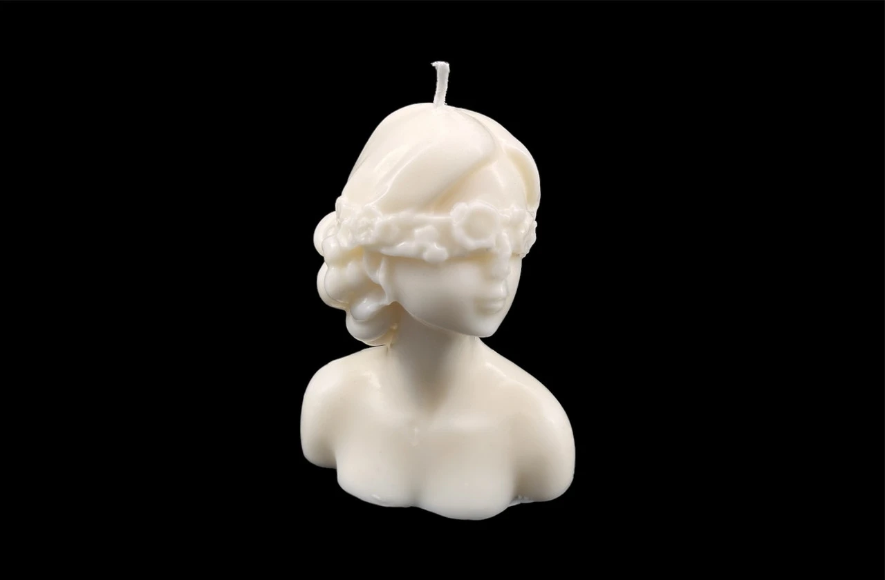 Свеча декоративная «Девушка с повязкой», 9см, 115 грамм