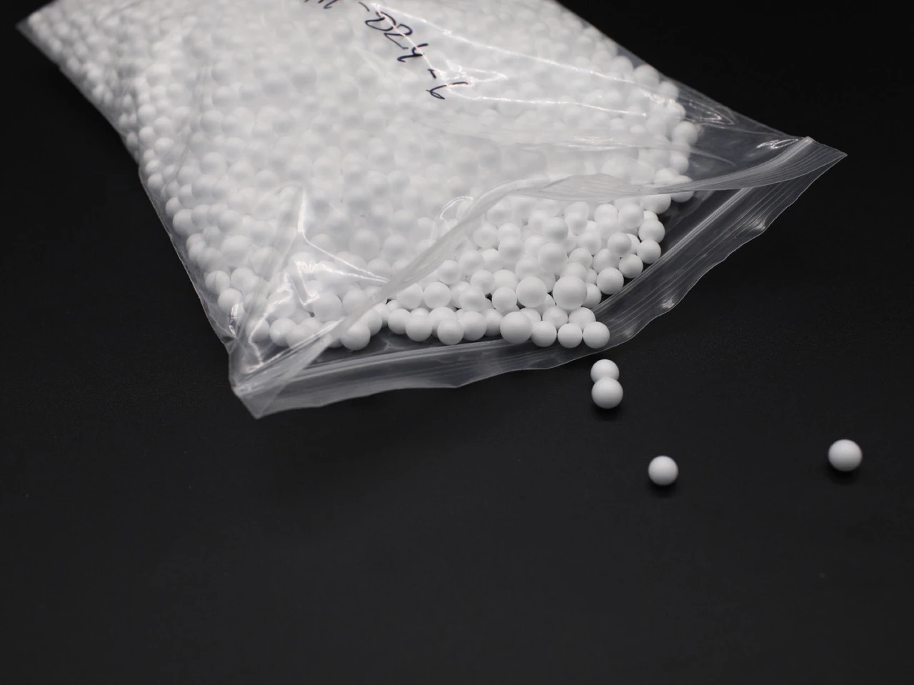 Наповнювач декоративний, Пінопластові кульки, Колір "білий", 20грам