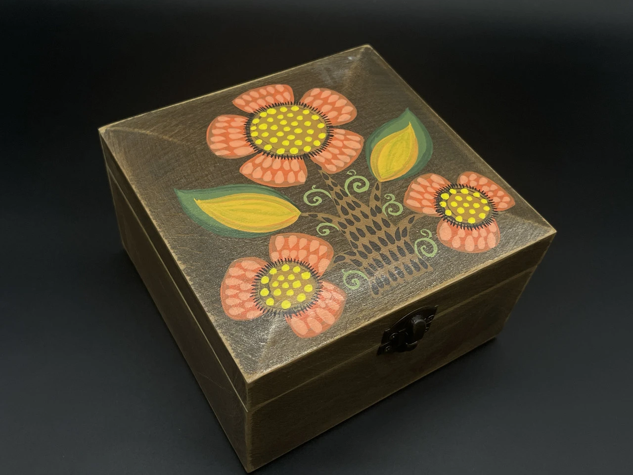 Скринька декоративна з дерева під різьбу, 15х15см, Колір "білий"