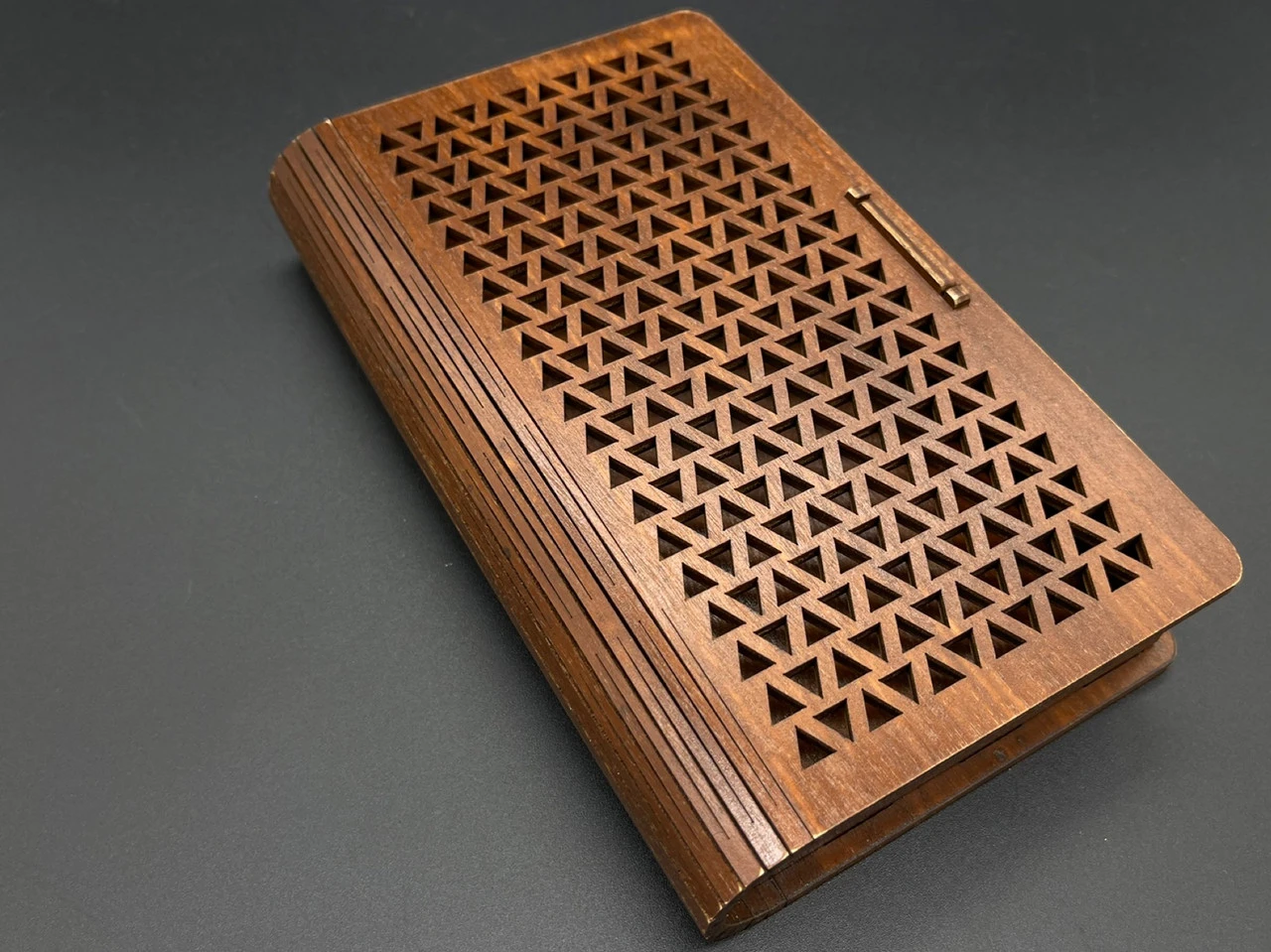 Купюрниця з фанери у формі скрині з різьбленням, 19х11,5х3,5см, Колір "коричневий"