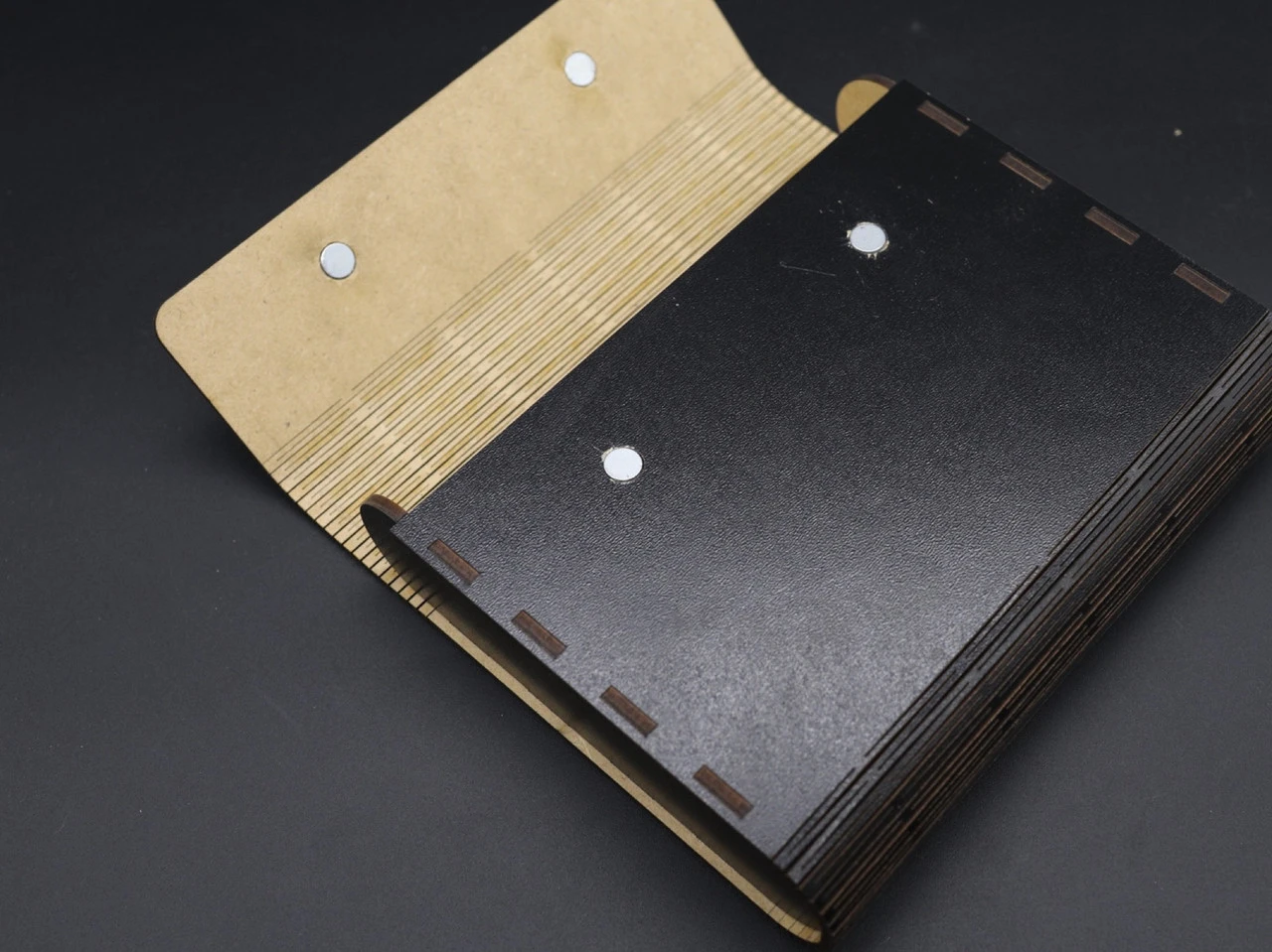 Скринька декоративна з фанери на магнітах, 17х14х4см, Колір "чорний"