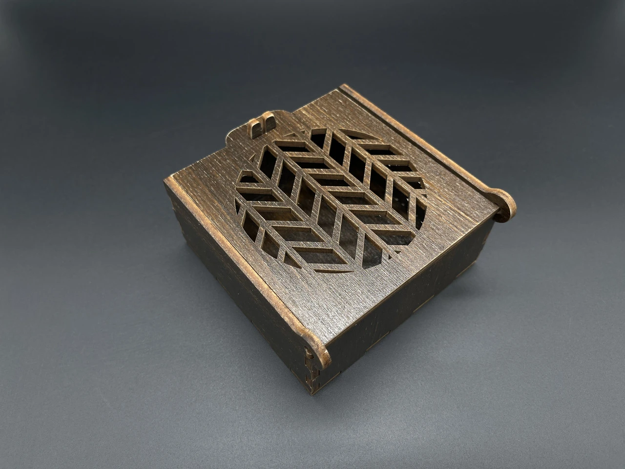 Купюрниця з фанери у формі скрині з різьбленням, 11х11х5см, Колір "коричневий"