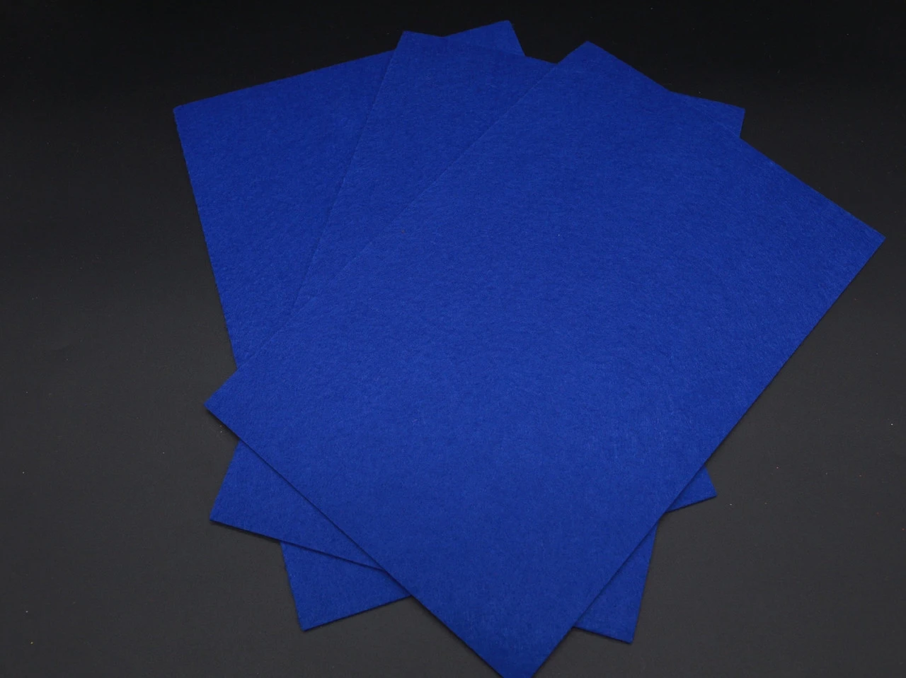 Фетр декоративный листовой глиттерный, 2мм, 30х20см, Цвет «синий»