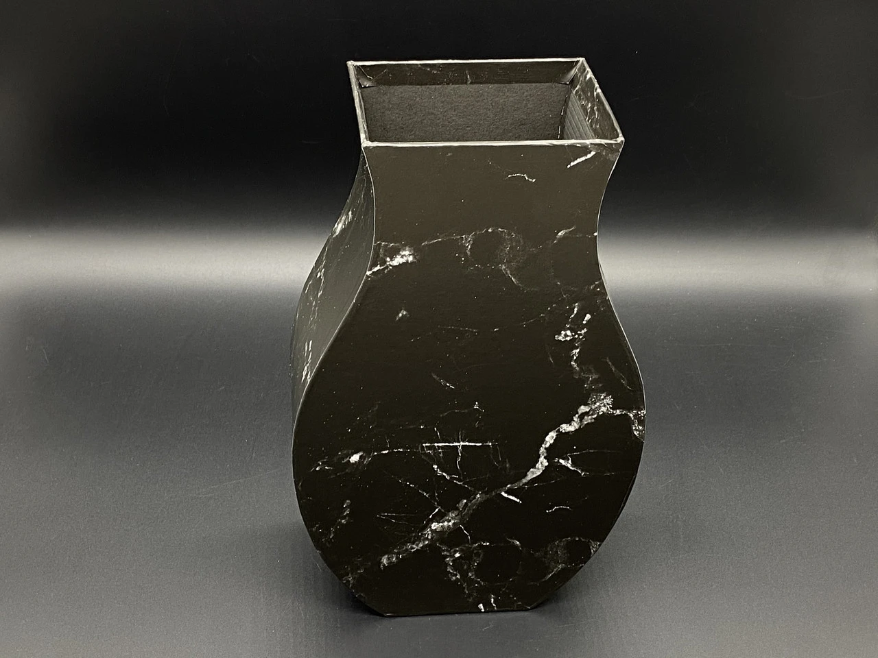 Коробка подарочная для цветов, 27х16х7см, Цвет «черный мрамор»