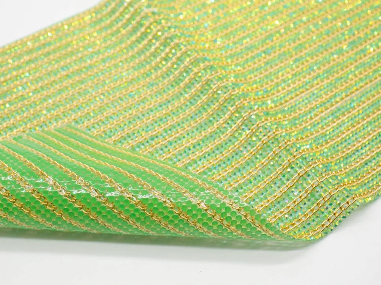 Стразовое полотно на силиконовой основе, 24х40см, Цвет «салатовый»