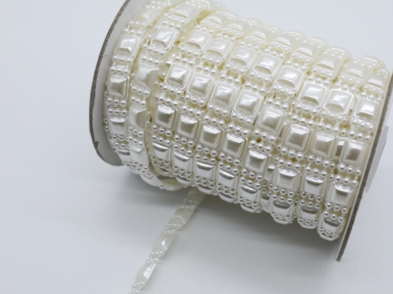 Лента из бусин, 4мм, Цвет «белый»