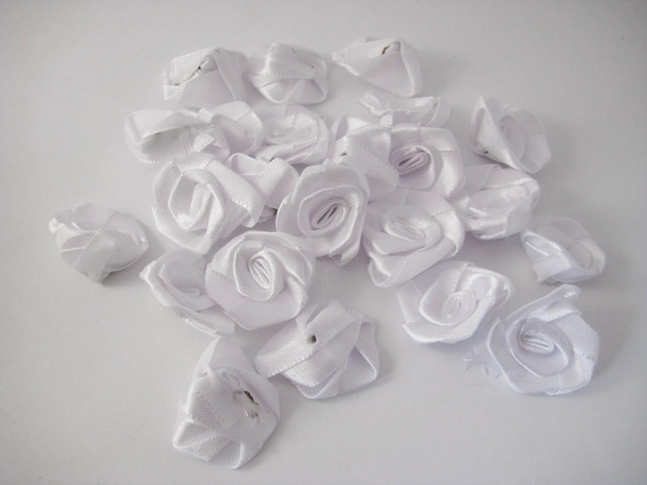 Квітка троянда пришивна, 25мм, Колір "білий" - 2