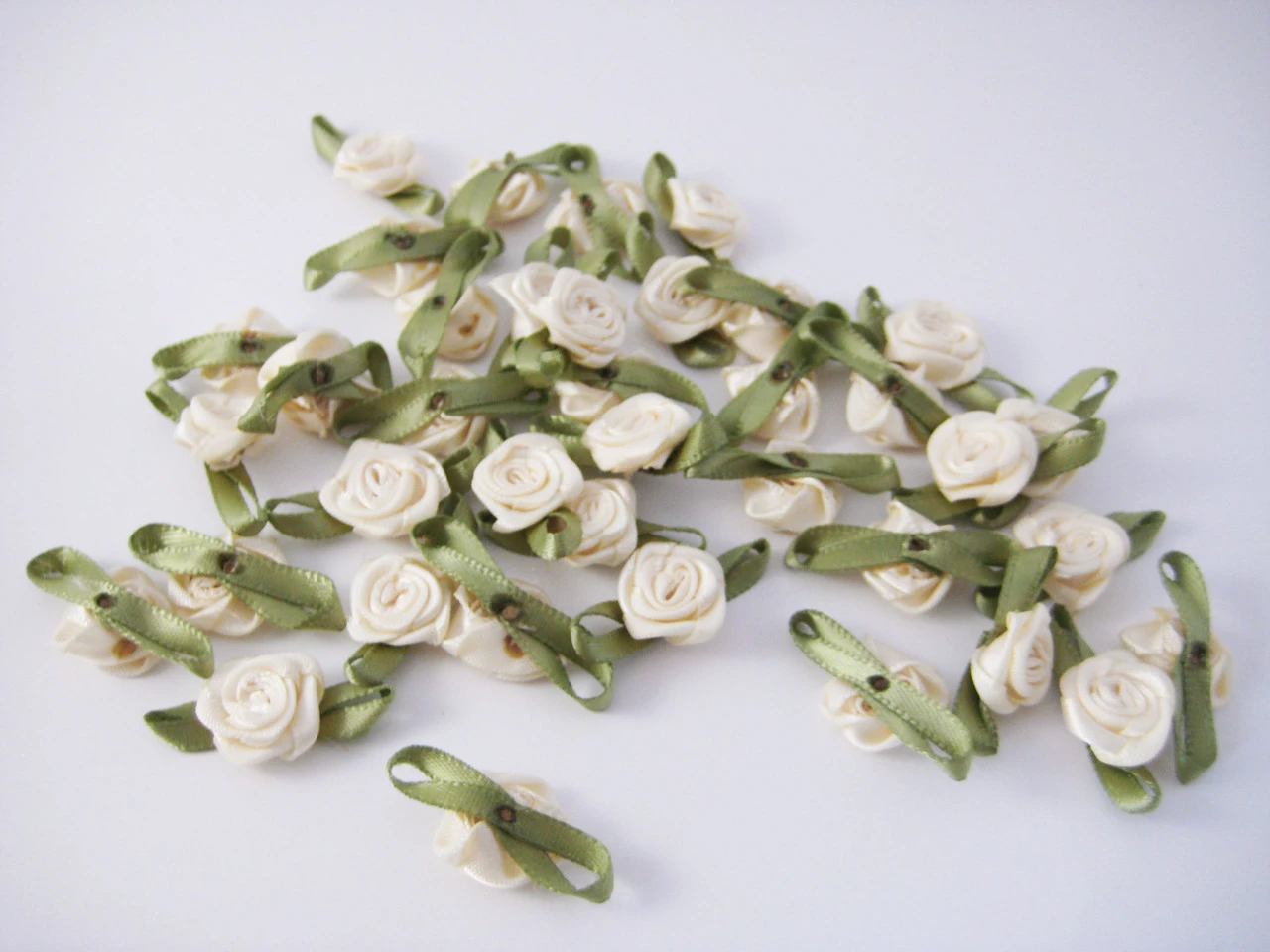 Квітка троянда пришивна, 15мм, Колір "бежевий" - 2