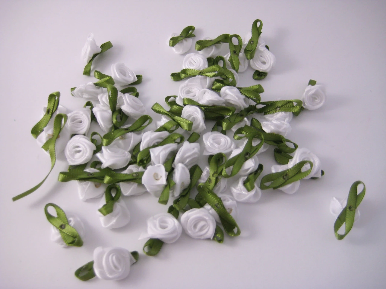 Квітка троянда пришивна, 15мм, Колір "білий" - 2