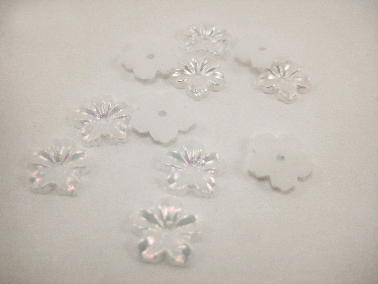 Бусины декоративные «Цветок» с отверстием, 9мм, Цвет «белый»