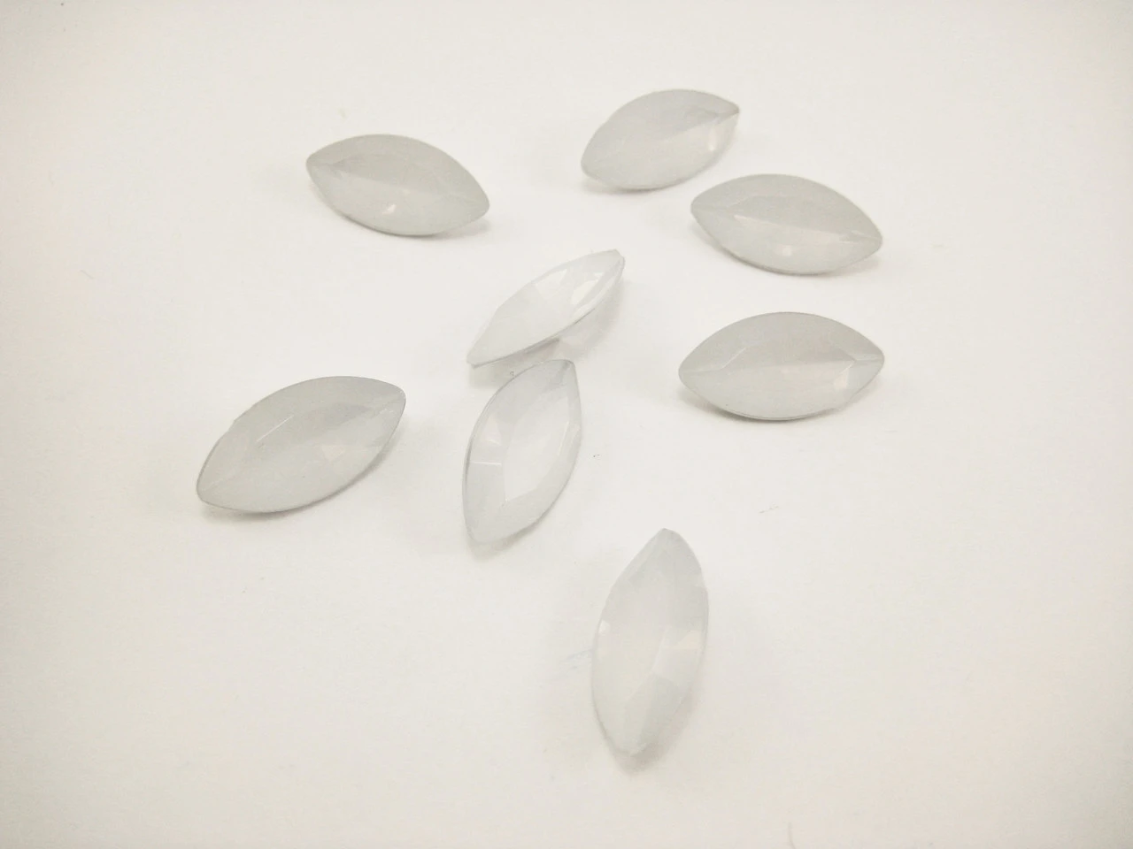 Стразы «Лепесток», 9х18мм, Цвет «белый»