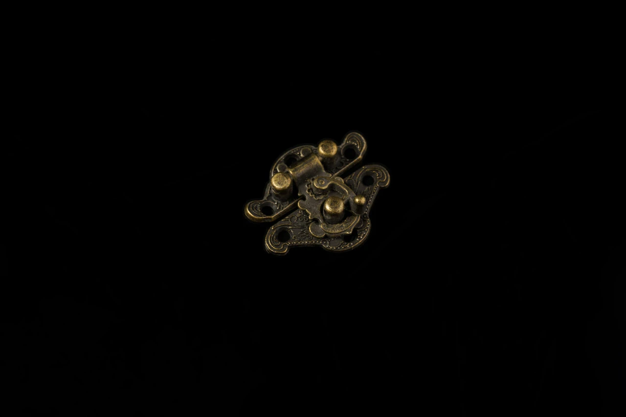 Замок декоративний A-085MM 28х24мм Стара латунь