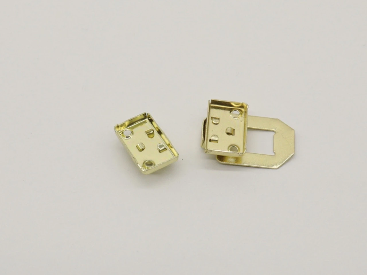 Замок декоративний A-035 30х20мм Золотистий - 2