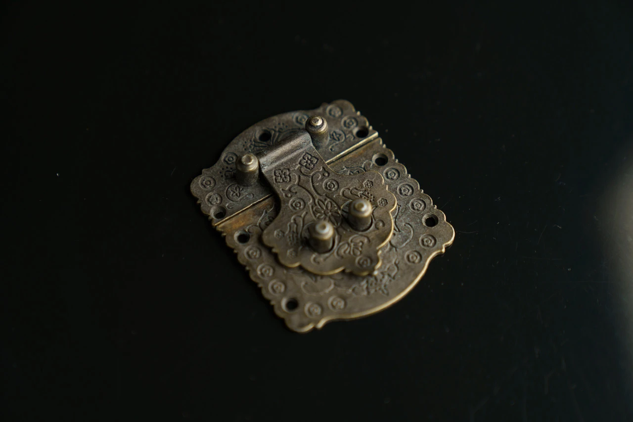 Замок декоративний A-125-4 60х74мм Стара латунь