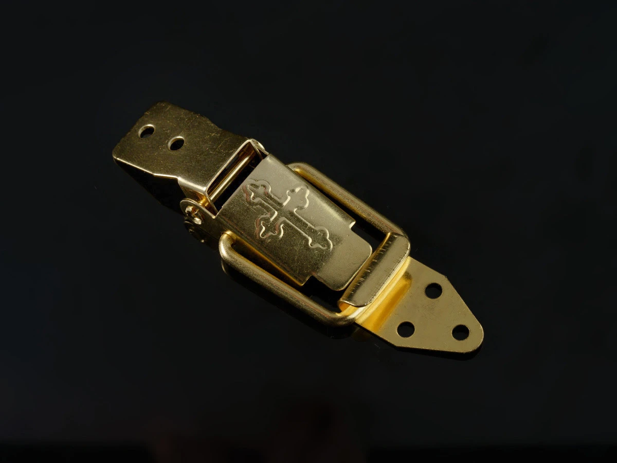 Замок затяжной A-056 79х28мм Золото