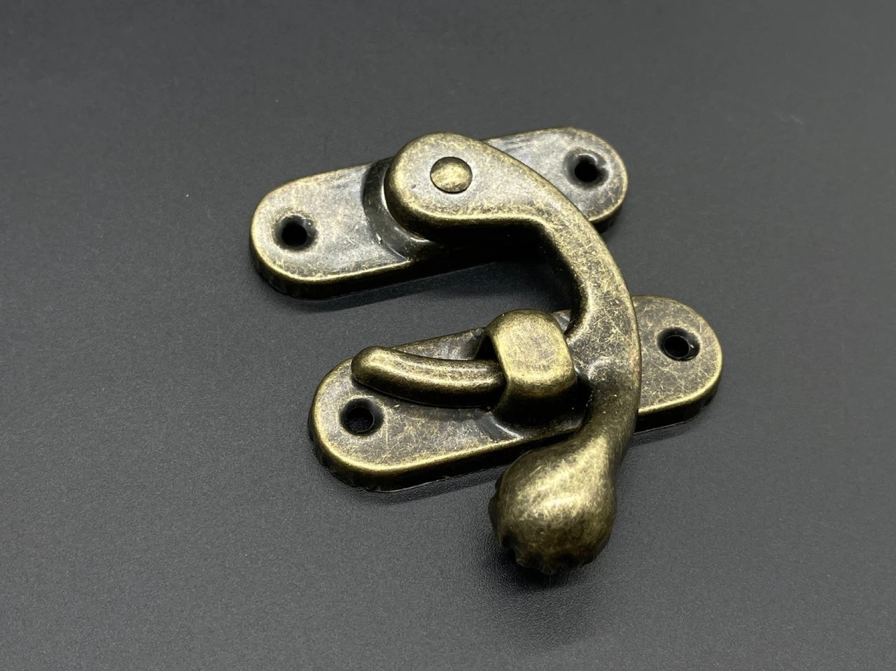 Замок декоративний A-032-4 69х82мм Стара латунь - 2